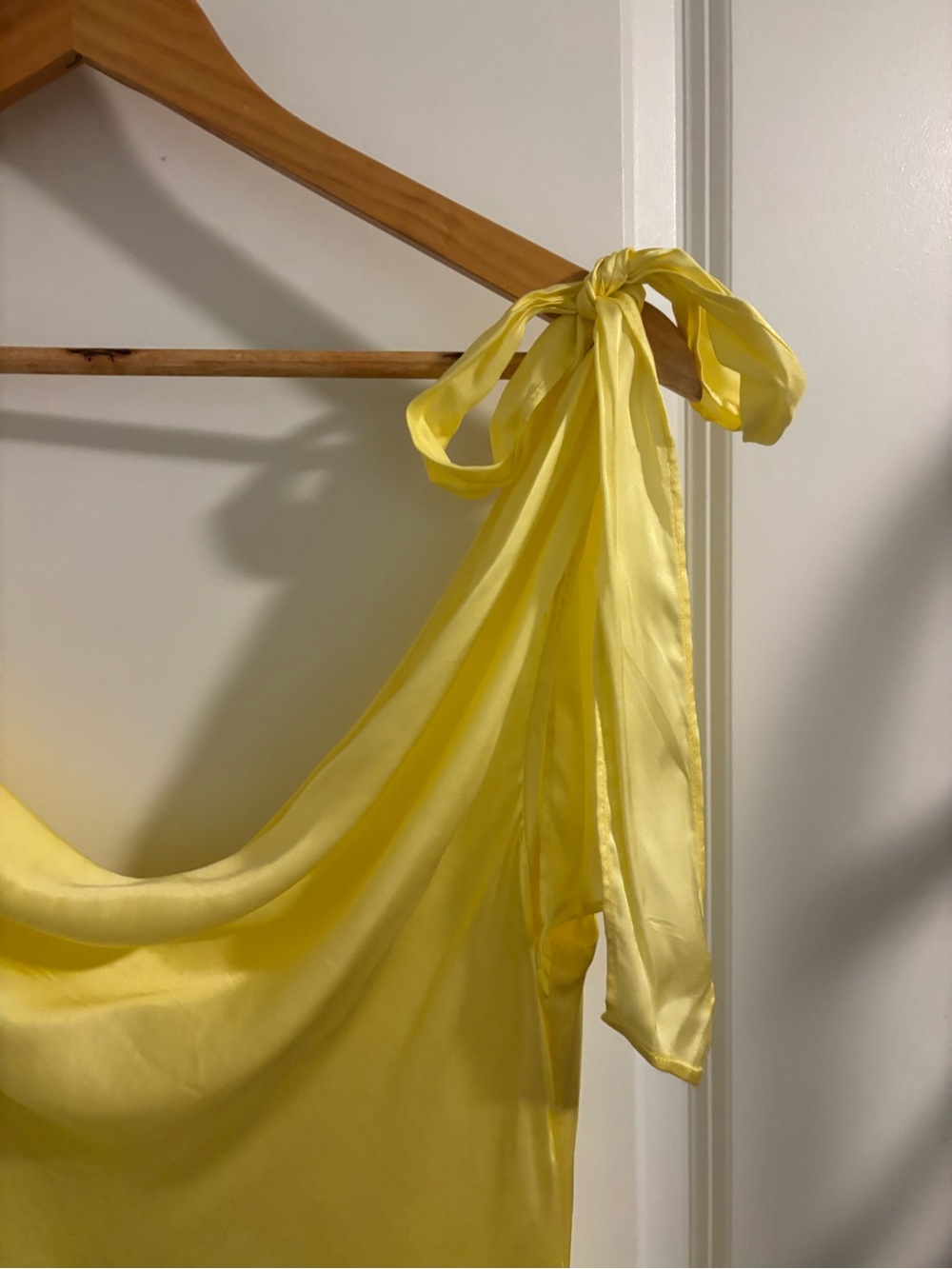 NEW ASTR THE LABEL Allexina Top Lemon Yellow Satin Size Small - Picture 9 of 13